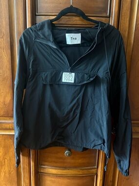 TNA Nylon Black Hooded Packable Pullover Windbreaker